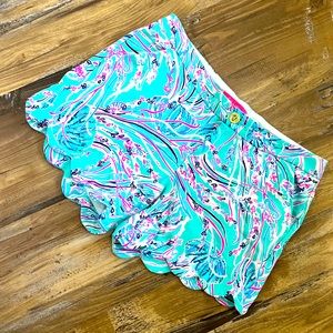 Lilly Pulitzer scalloped edge Lilly Pulitzer shorts